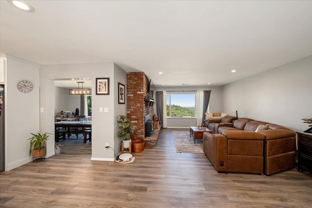 1764 Country Club Dr, Placerville, CA 95667