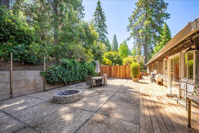 1764 Country Club Dr, Placerville, CA 95667
