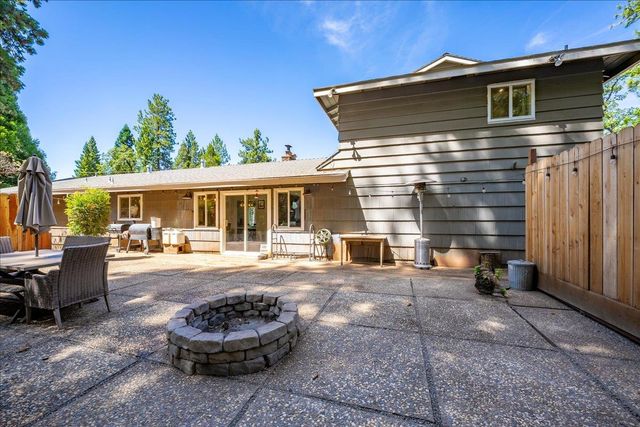 1764 Country Club Dr, Placerville, CA 95667