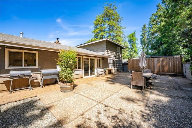 1764 Country Club Dr, Placerville, CA 95667
