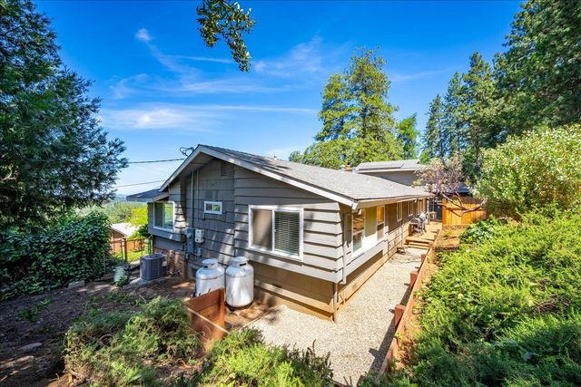 1764 Country Club Dr, Placerville, CA 95667