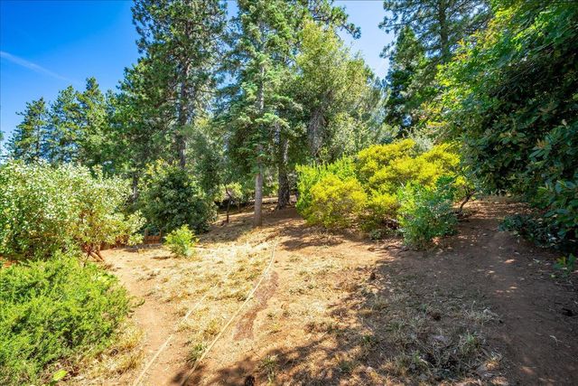 1764 Country Club Dr, Placerville, CA 95667