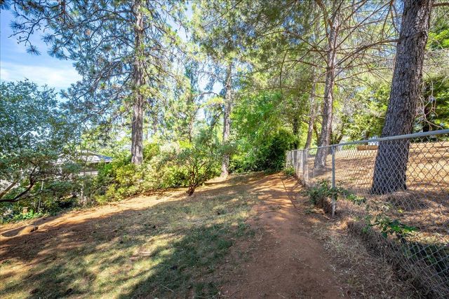 1764 Country Club Dr, Placerville, CA 95667