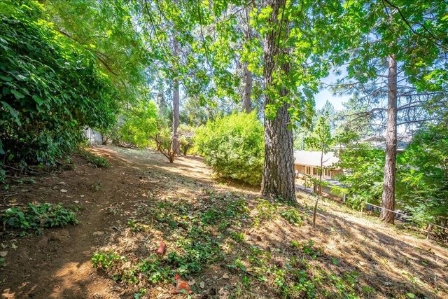 1764 Country Club Dr, Placerville, CA 95667