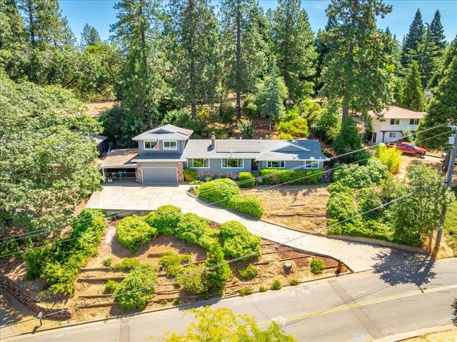 1764 Country Club Dr, Placerville, CA 95667