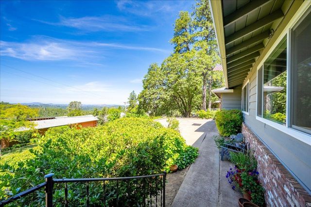 1764 Country Club Dr, Placerville, CA 95667
