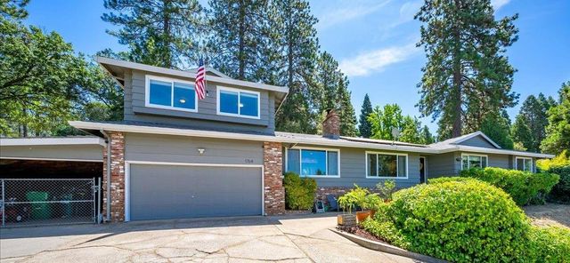 1764 Country Club Dr, Placerville, CA 95667