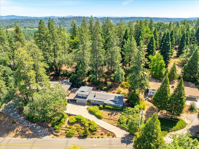 1764 Country Club Dr, Placerville, CA 95667
