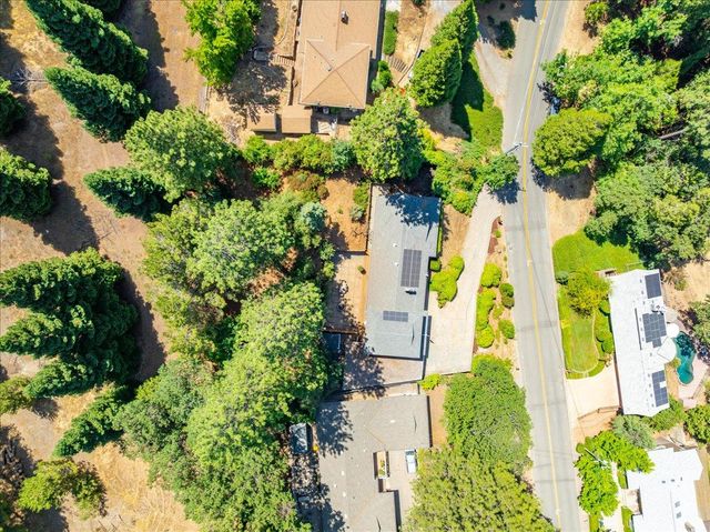 1764 Country Club Dr, Placerville, CA 95667