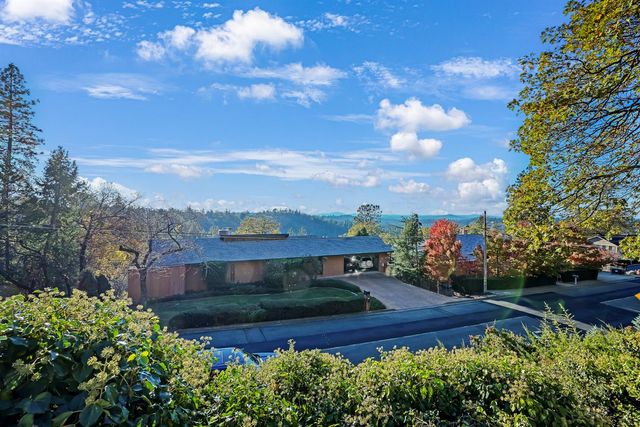 1764 Country Club Dr, Placerville, CA 95667