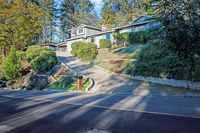 1764 Country Club Dr, Placerville, CA 95667