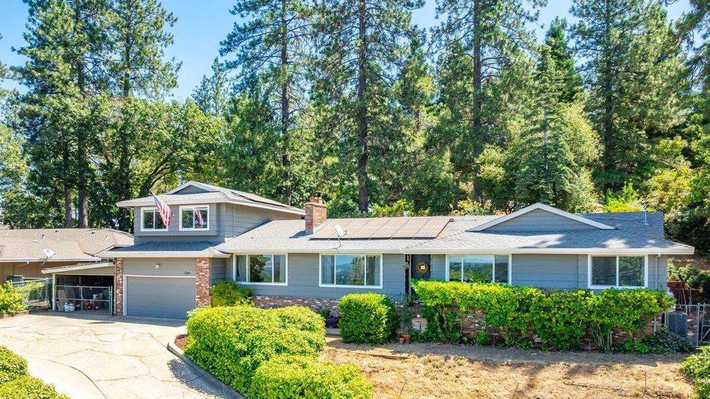 1764 Country Club Dr, Placerville, CA 95667