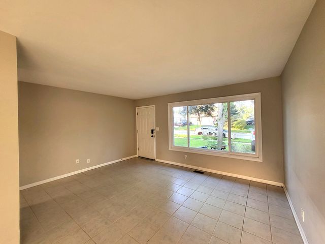 120 S Chestnut Drive, Streamwood, IL 60107