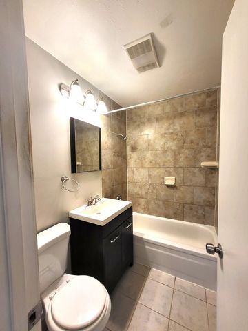 120 S Chestnut Drive, Streamwood, IL 60107