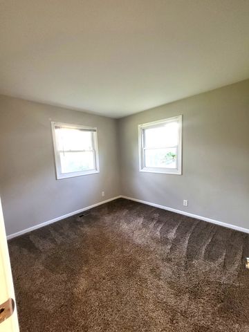 120 S Chestnut Drive, Streamwood, IL 60107