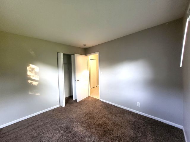 120 S Chestnut Drive, Streamwood, IL 60107