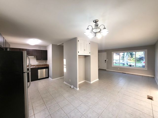 120 S Chestnut Drive, Streamwood, IL 60107