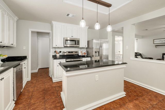 335 Mistletoe LN, Kyle, TX 78640