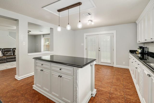 335 Mistletoe LN, Kyle, TX 78640