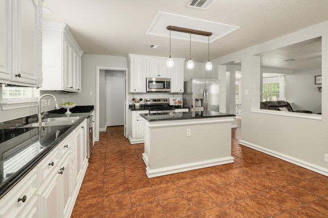 335 Mistletoe LN, Kyle, TX 78640