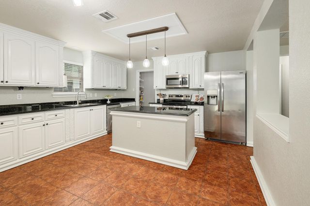 335 Mistletoe LN, Kyle, TX 78640