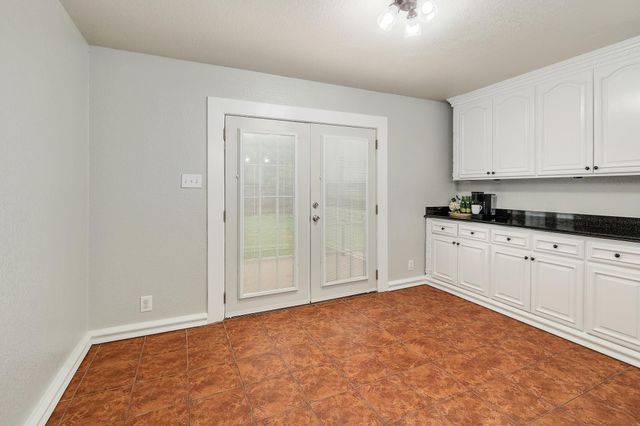 335 Mistletoe LN, Kyle, TX 78640