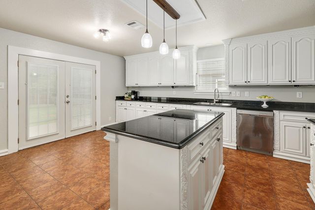 335 Mistletoe LN, Kyle, TX 78640