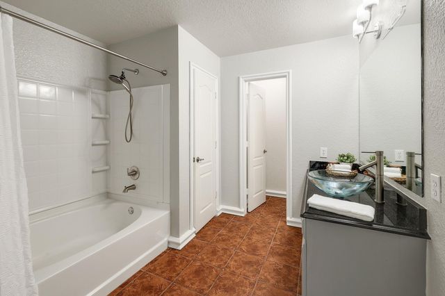 335 Mistletoe LN, Kyle, TX 78640
