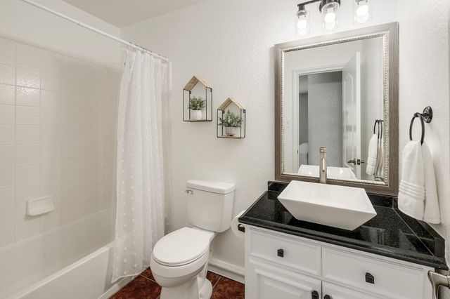 335 Mistletoe LN, Kyle, TX 78640