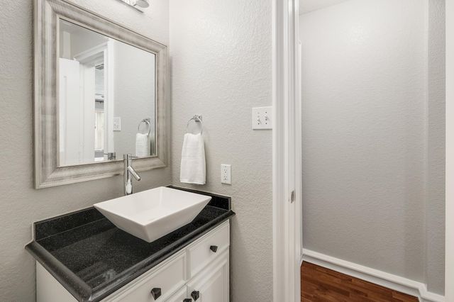 335 Mistletoe LN, Kyle, TX 78640