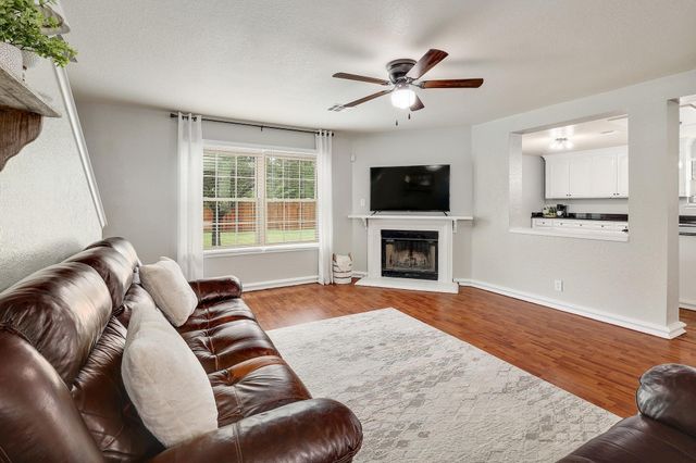 335 Mistletoe LN, Kyle, TX 78640