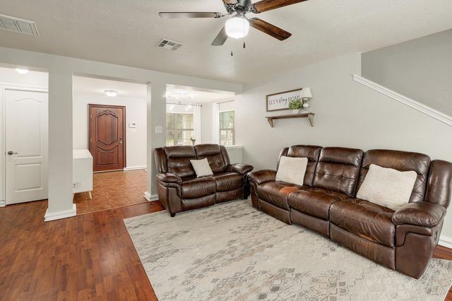 335 Mistletoe LN, Kyle, TX 78640