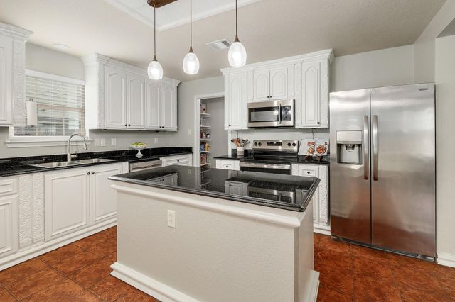 335 Mistletoe LN, Kyle, TX 78640