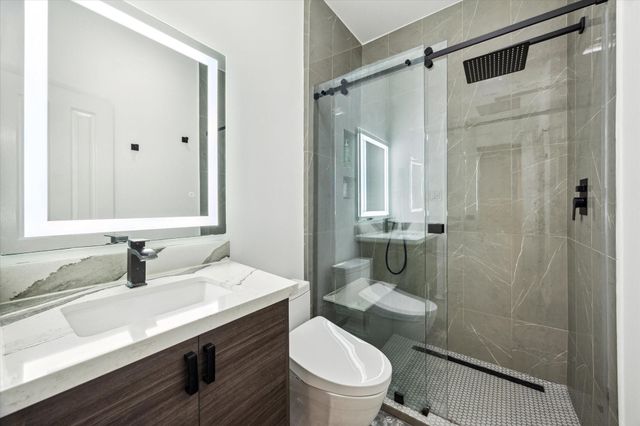 208 E 12th Street, Houston, TX 77008