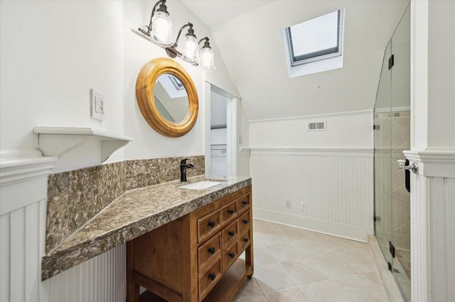 208 E 12th Street, Houston, TX 77008