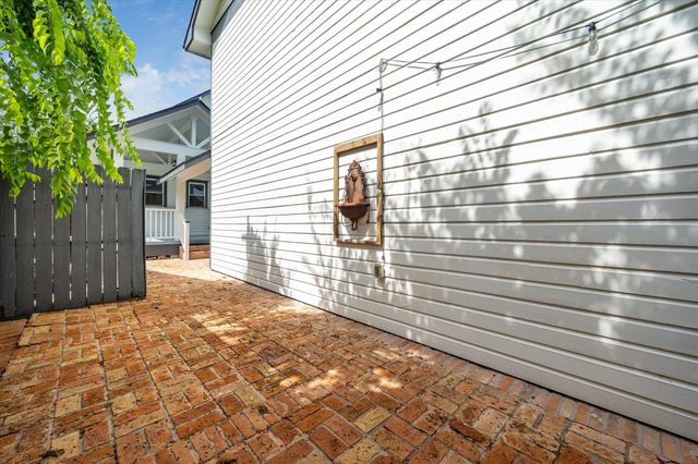 208 E 12th Street, Houston, TX 77008