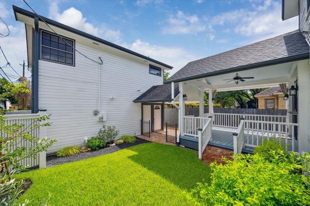 208 E 12th Street, Houston, TX 77008