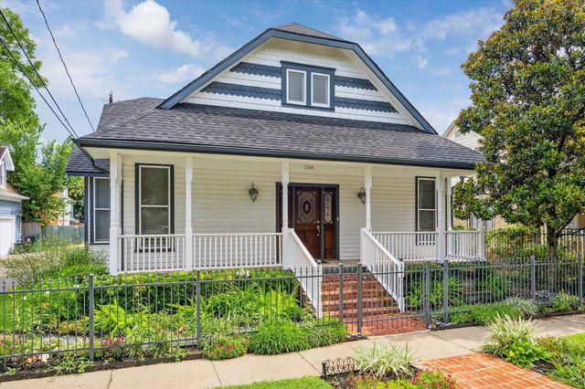 208 E 12th Street, Houston, TX 77008