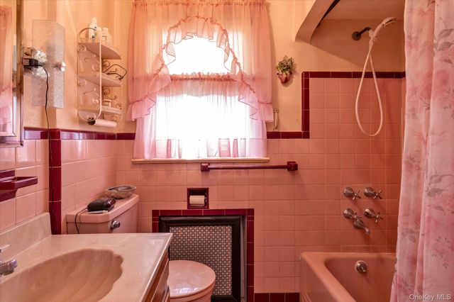 111 E Euclid Street, Valley Stream, NY 11580