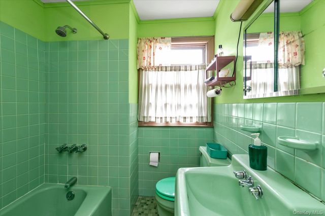 111 E Euclid Street, Valley Stream, NY 11580