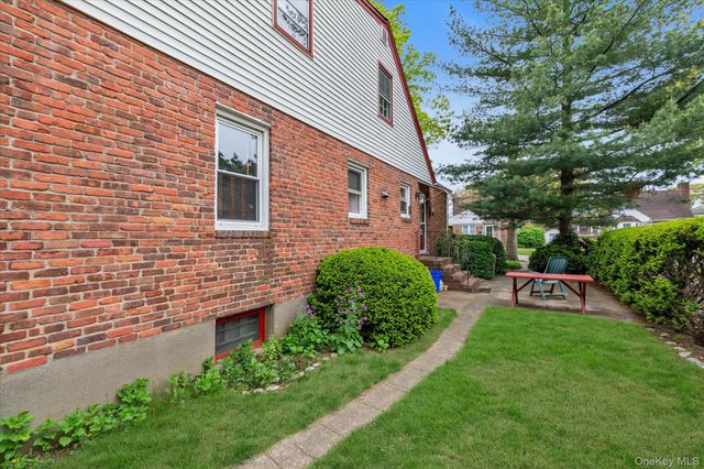 111 E Euclid Street, Valley Stream, NY 11580