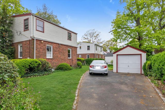 111 E Euclid Street, Valley Stream, NY 11580