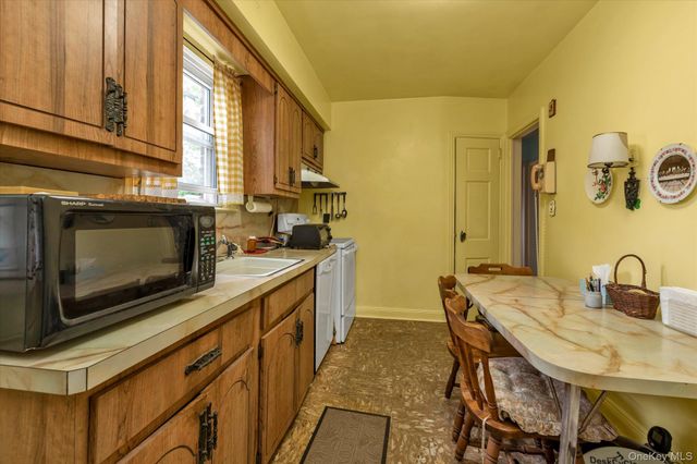 111 E Euclid Street, Valley Stream, NY 11580
