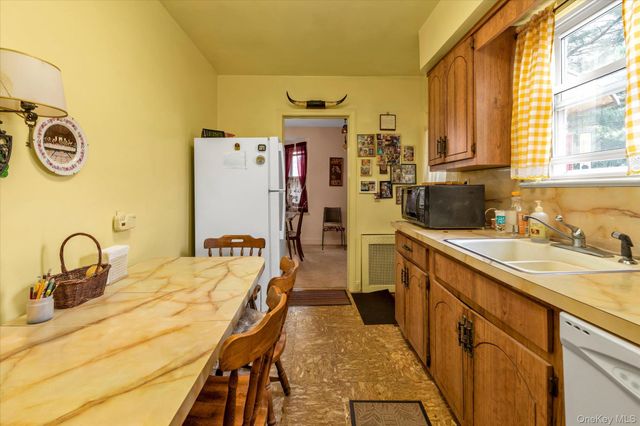 111 E Euclid Street, Valley Stream, NY 11580