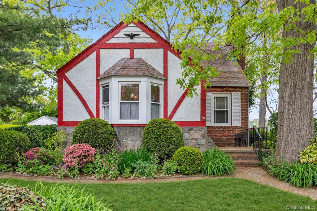 111 E Euclid Street, Valley Stream, NY 11580