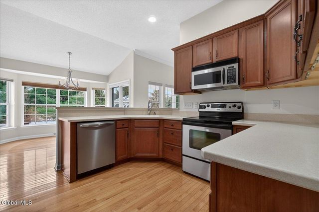 8 Danbury Court, Clifton Park, NY 12065