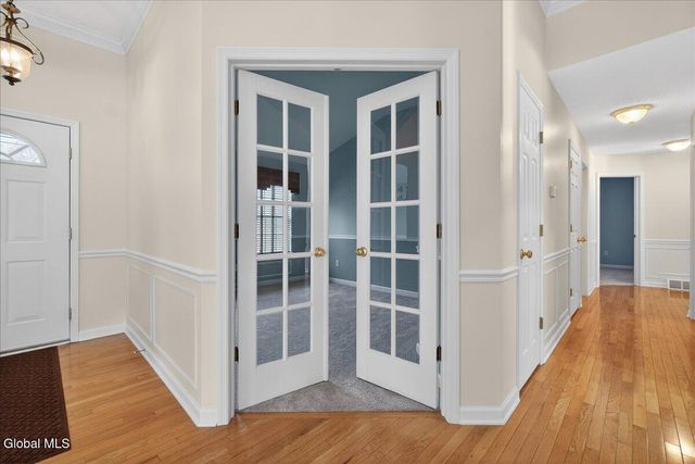 8 Danbury Court, Clifton Park, NY 12065