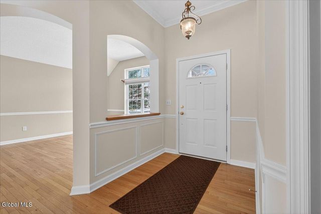 8 Danbury Court, Clifton Park, NY 12065