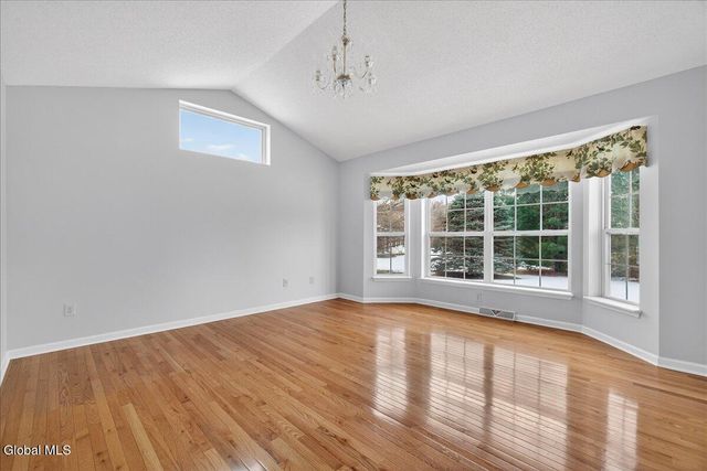 8 Danbury Court, Clifton Park, NY 12065