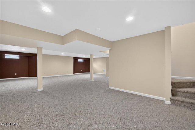 8 Danbury Court, Clifton Park, NY 12065